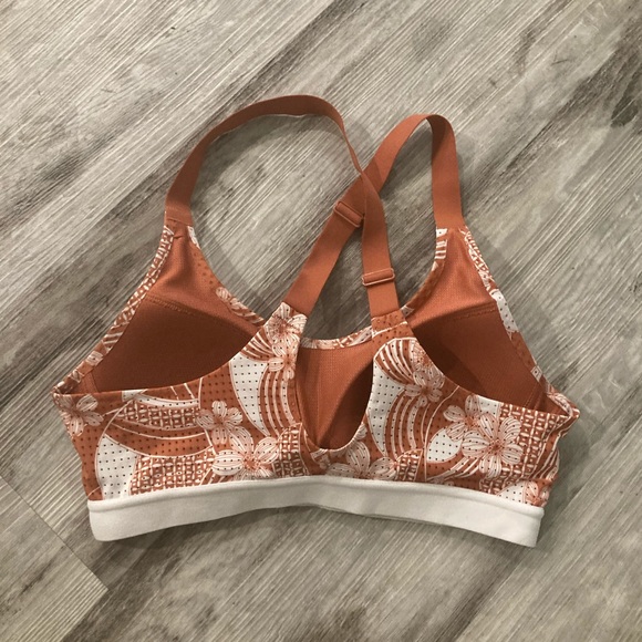 VICTORIAS SECRET sport bra. Size 32B - Picture 2 of 5